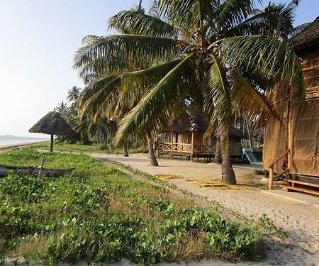 Barry'S Beach Resort Mkwaja Eksteriør billede