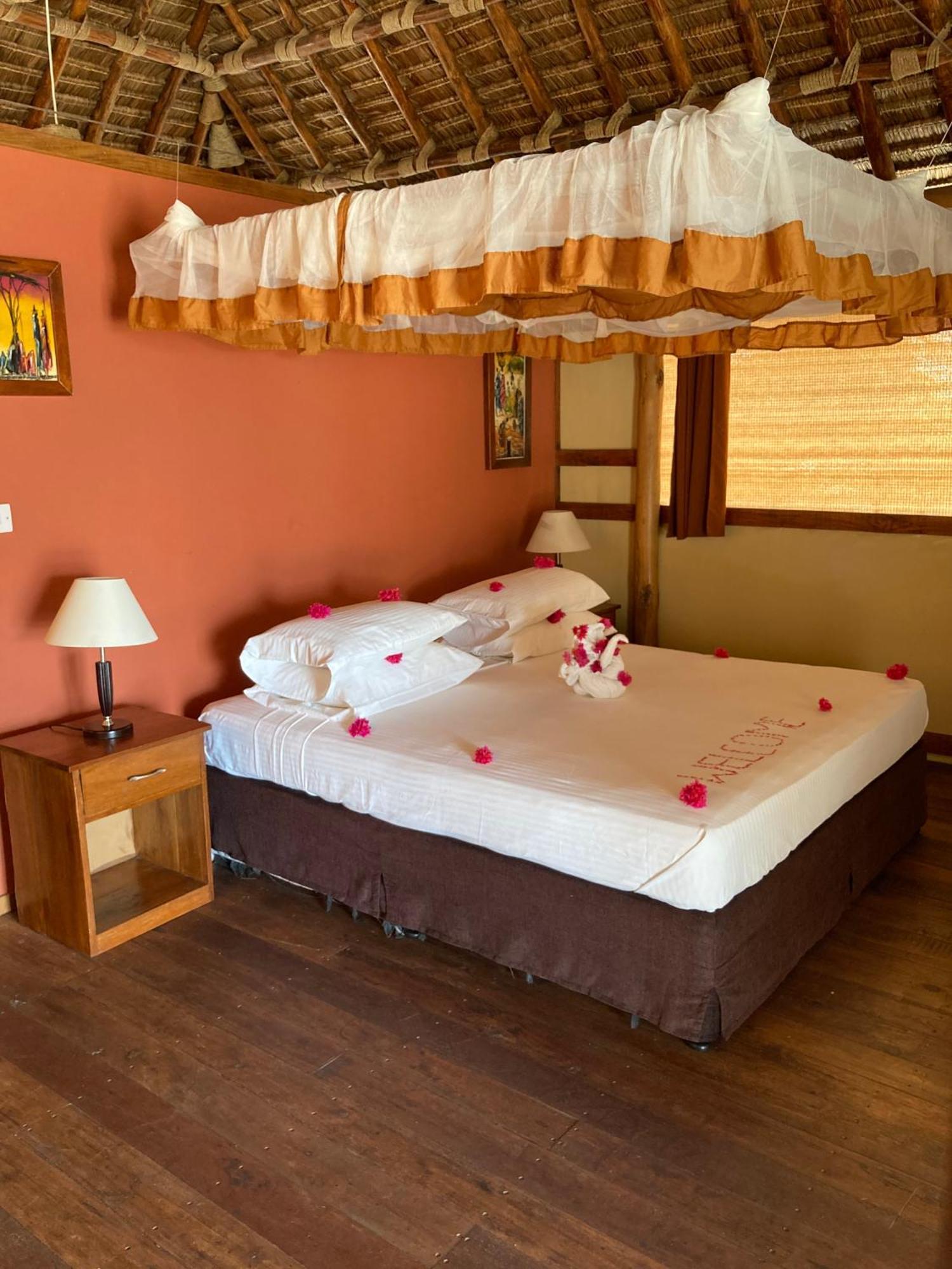 Barry'S Beach Resort Mkwaja Eksteriør billede