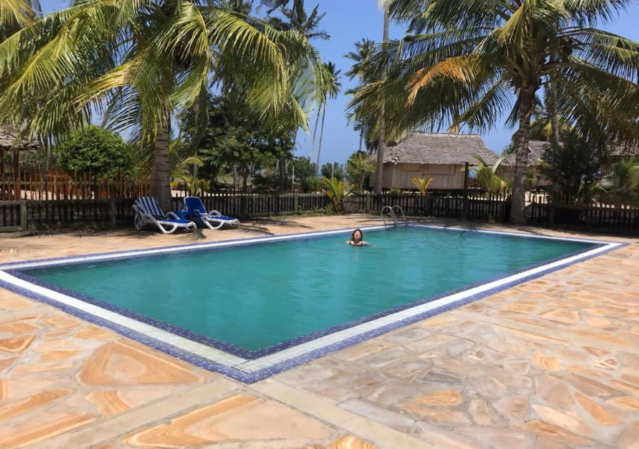 Barry'S Beach Resort Mkwaja Eksteriør billede