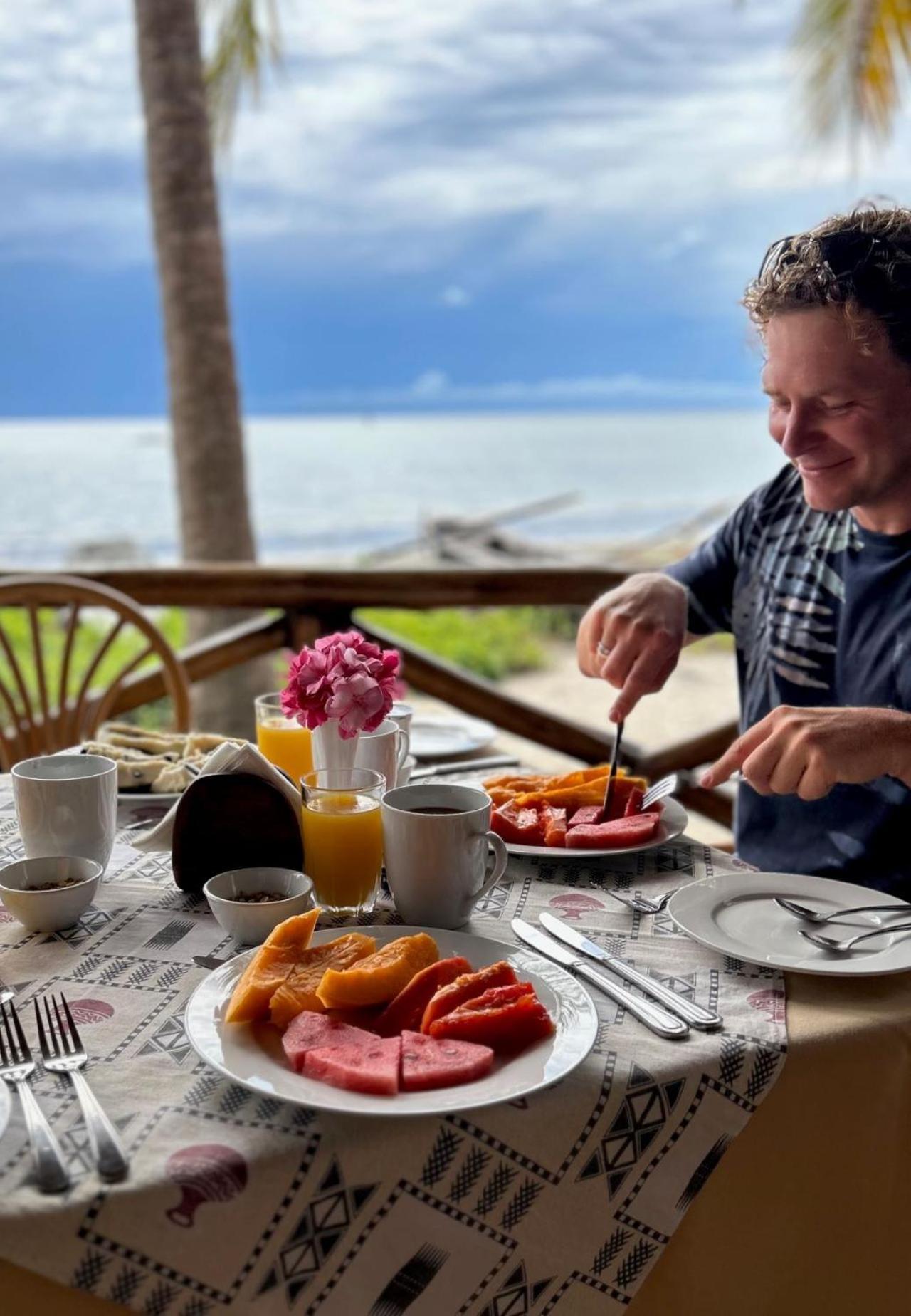 Barry'S Beach Resort Mkwaja Eksteriør billede