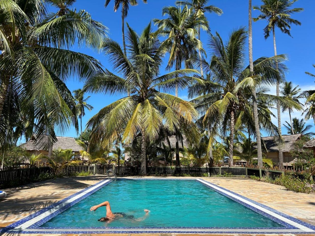 Barry'S Beach Resort Mkwaja Eksteriør billede