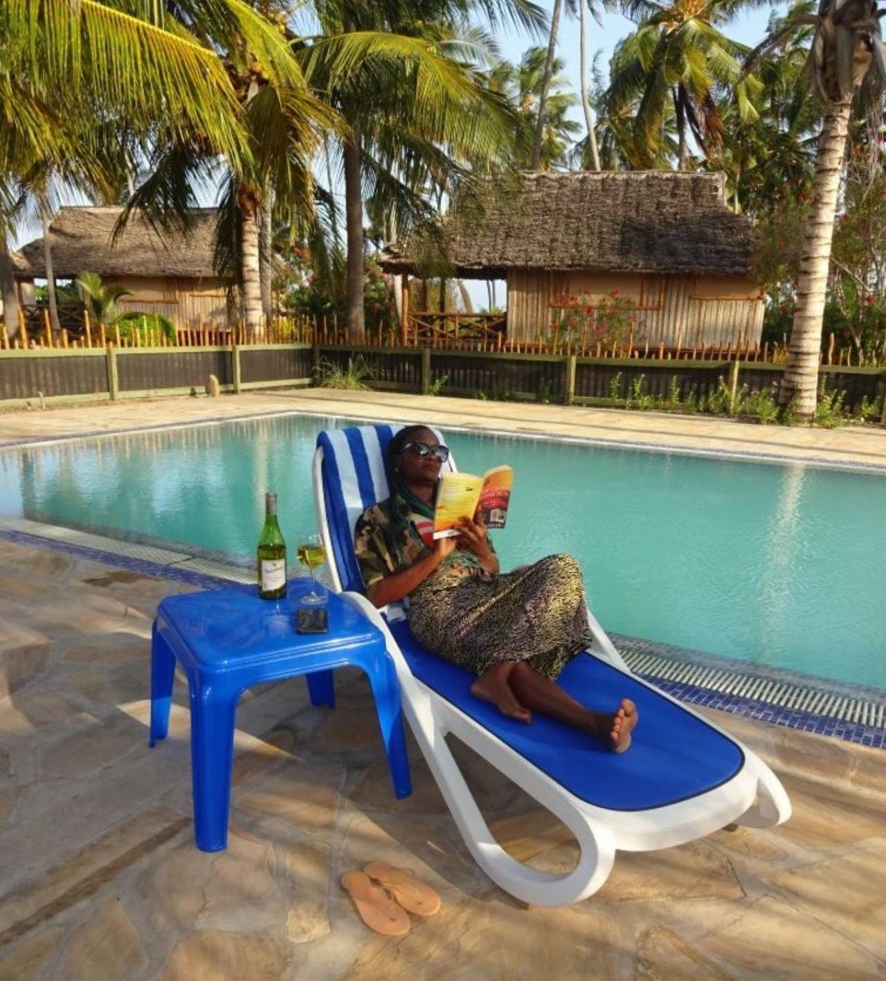 Barry'S Beach Resort Mkwaja Eksteriør billede