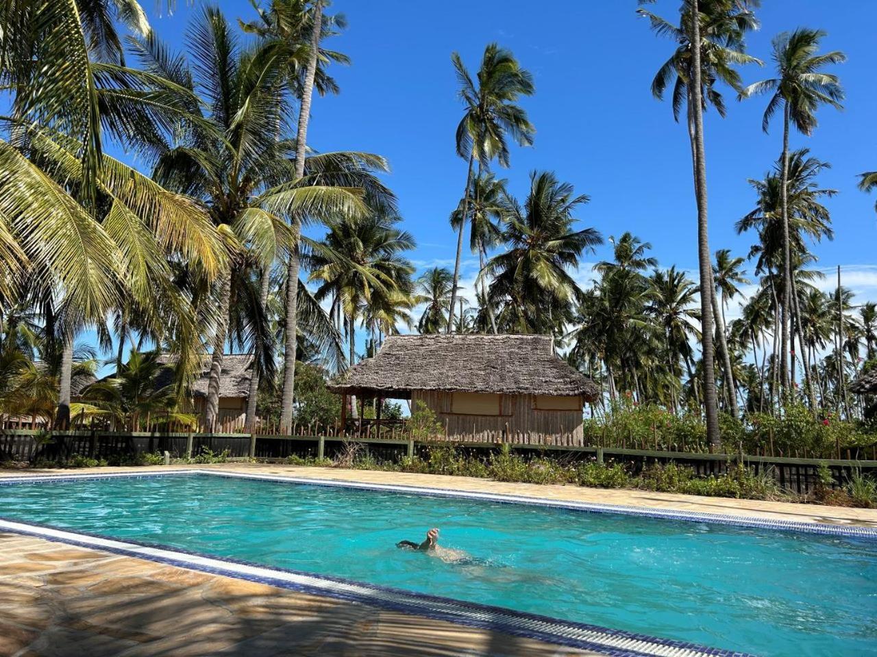 Barry'S Beach Resort Mkwaja Eksteriør billede