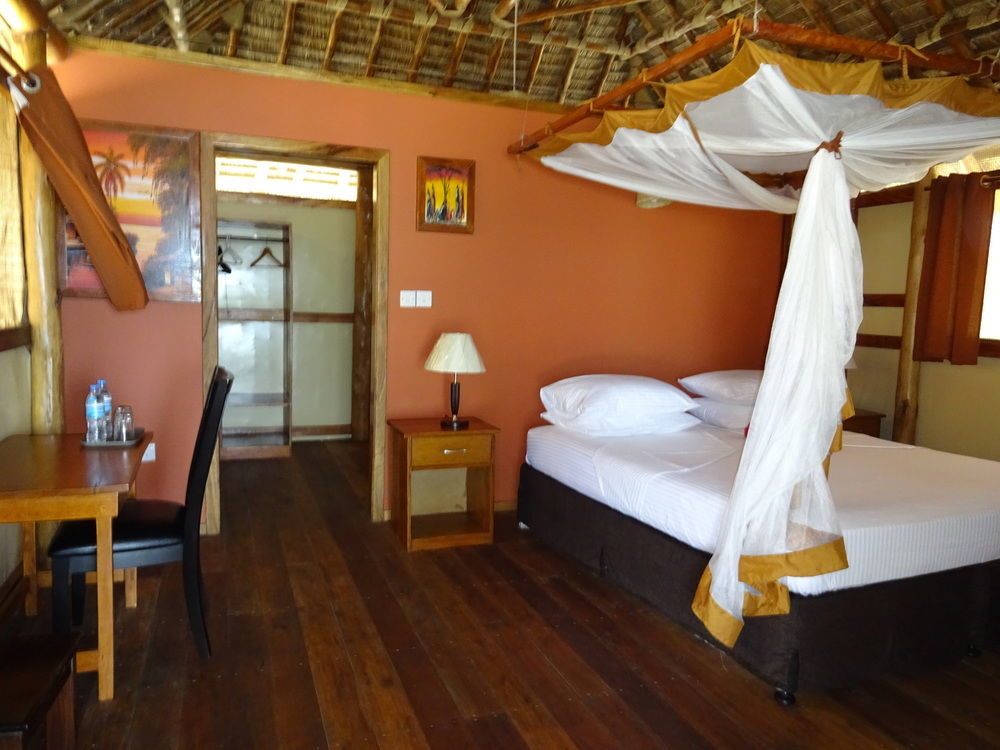 Barry'S Beach Resort Mkwaja Eksteriør billede