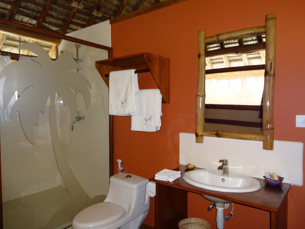 Barry'S Beach Resort Mkwaja Eksteriør billede